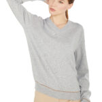Gray cashmere V-neck sweater for women, model GINA. Authentic Made in Italy knitwear.NA-grey